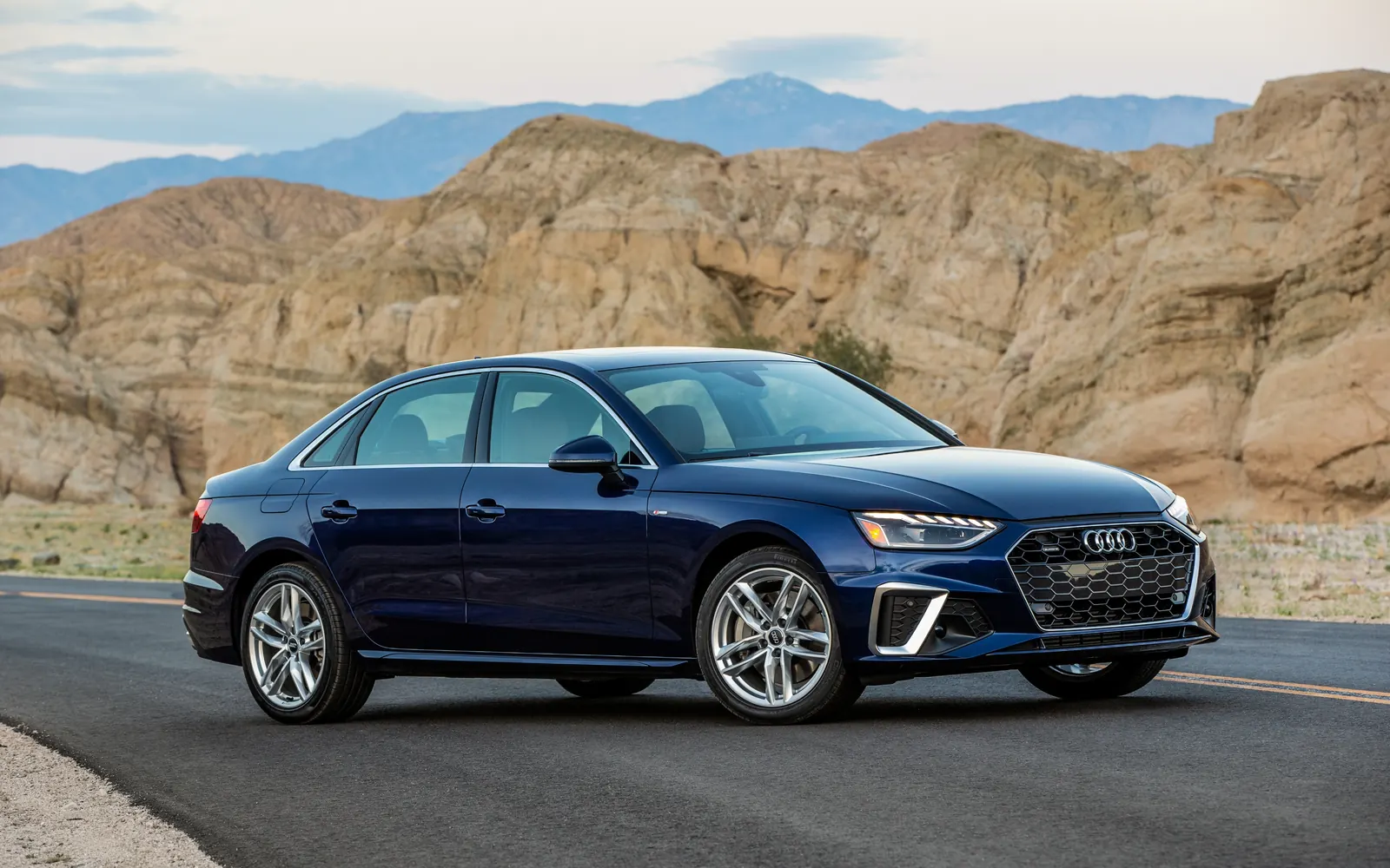 Audi A4 (B9) – вид спереди сбоку