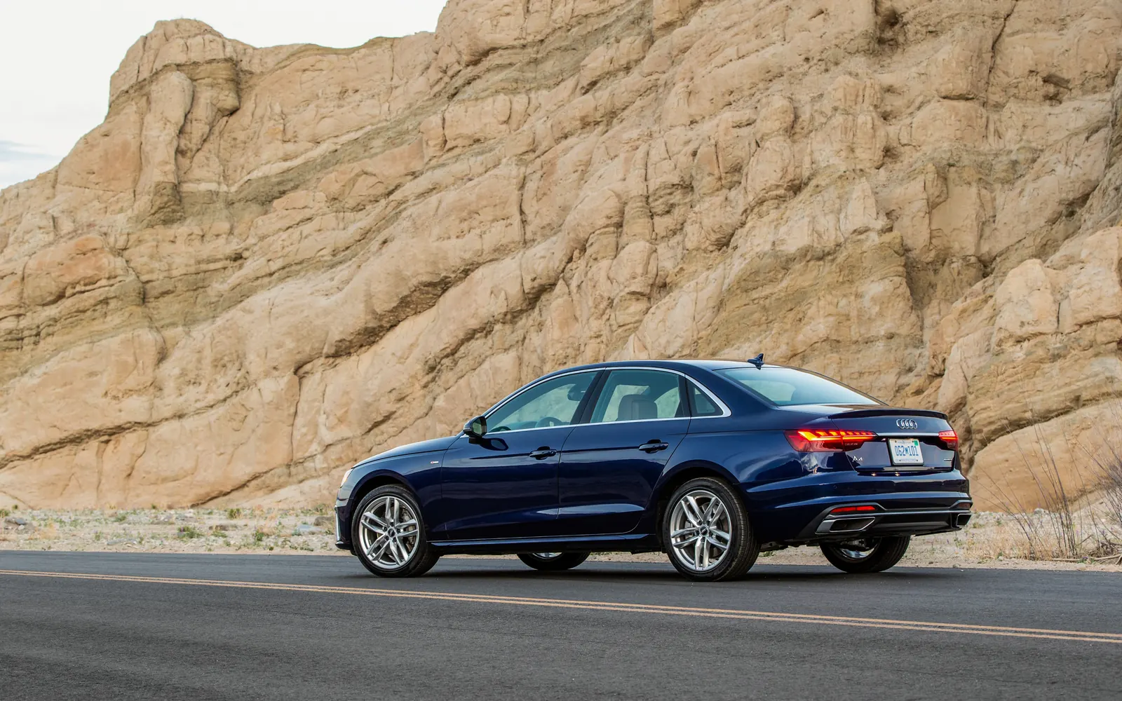 Audi A4 (B9) – вид сбоку сзади