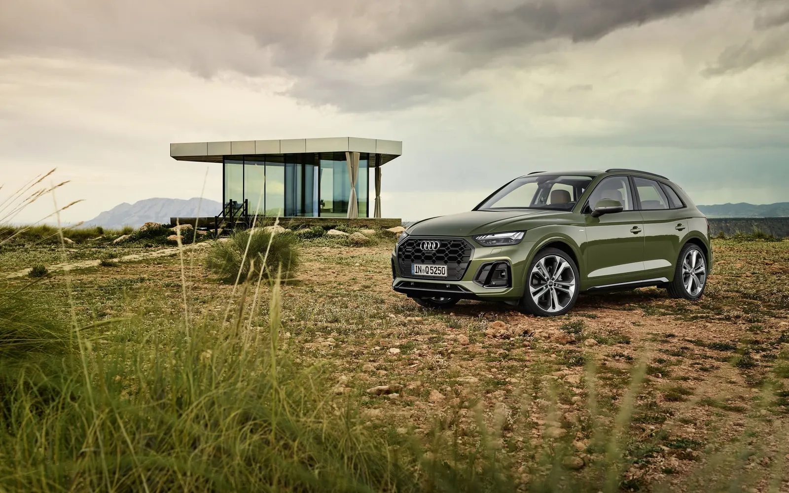 Audi Q5 – вид спереди сбоку