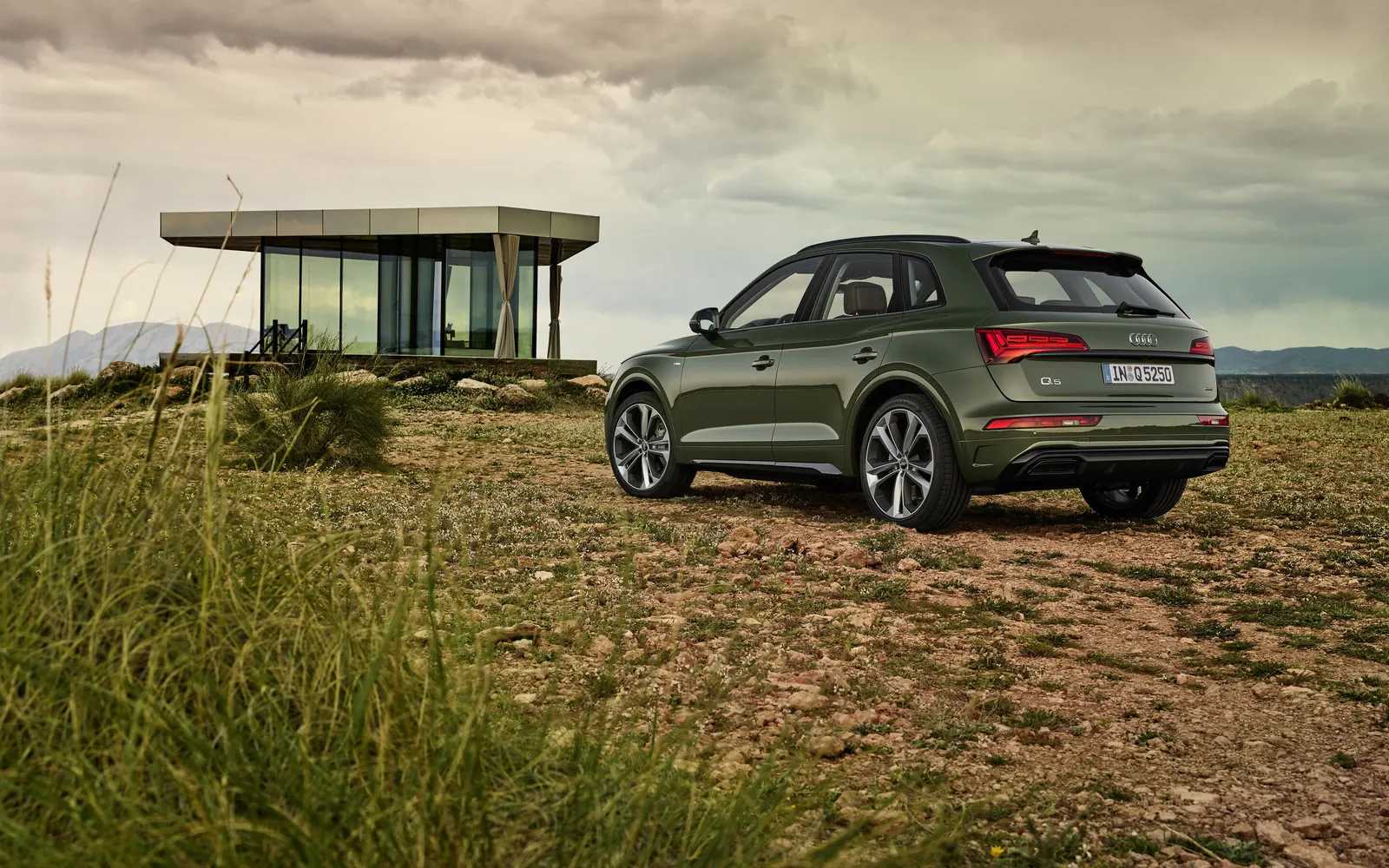 Audi Q5 – вид сзади сбоку