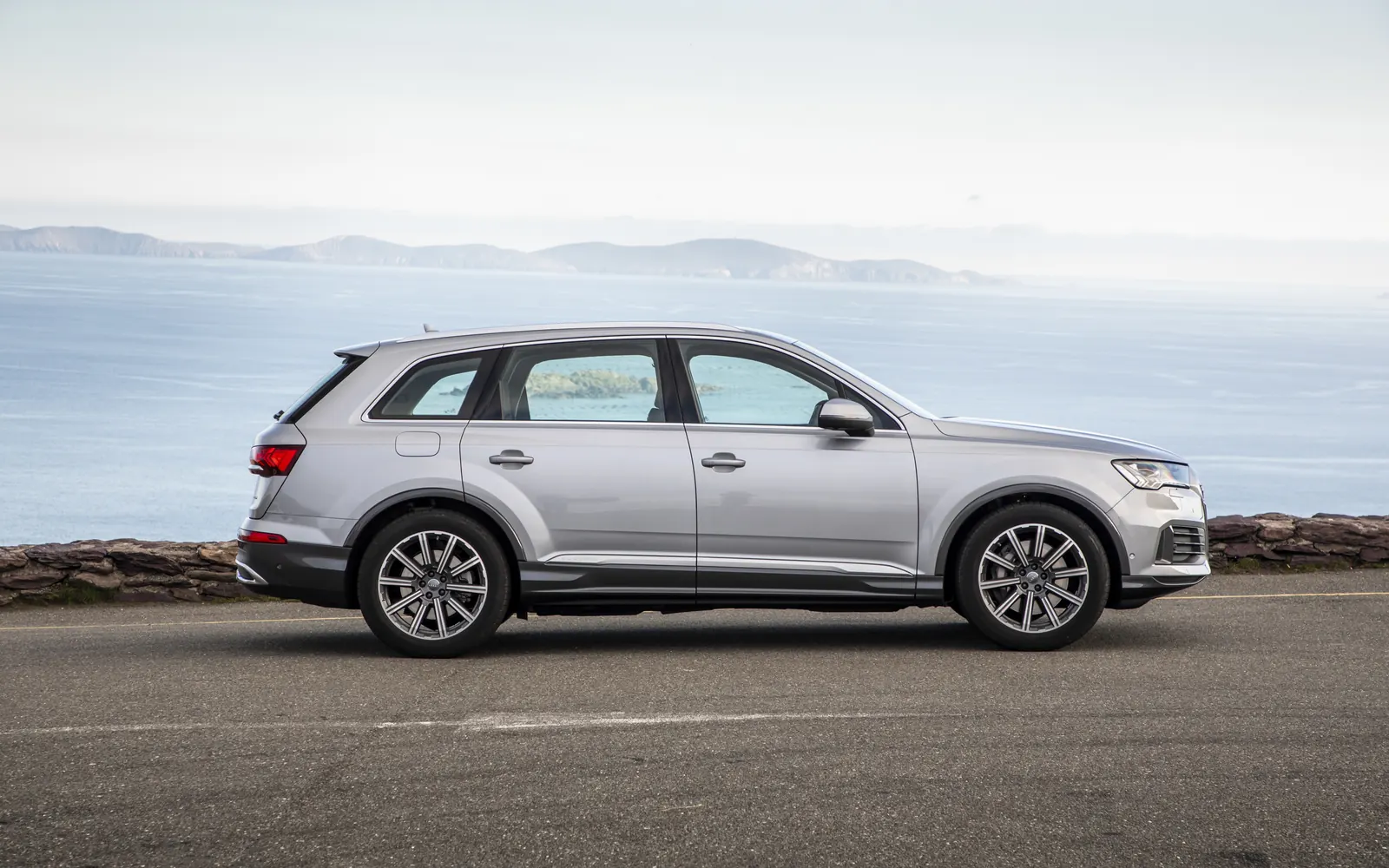 Audi Q7 – вид сбоку