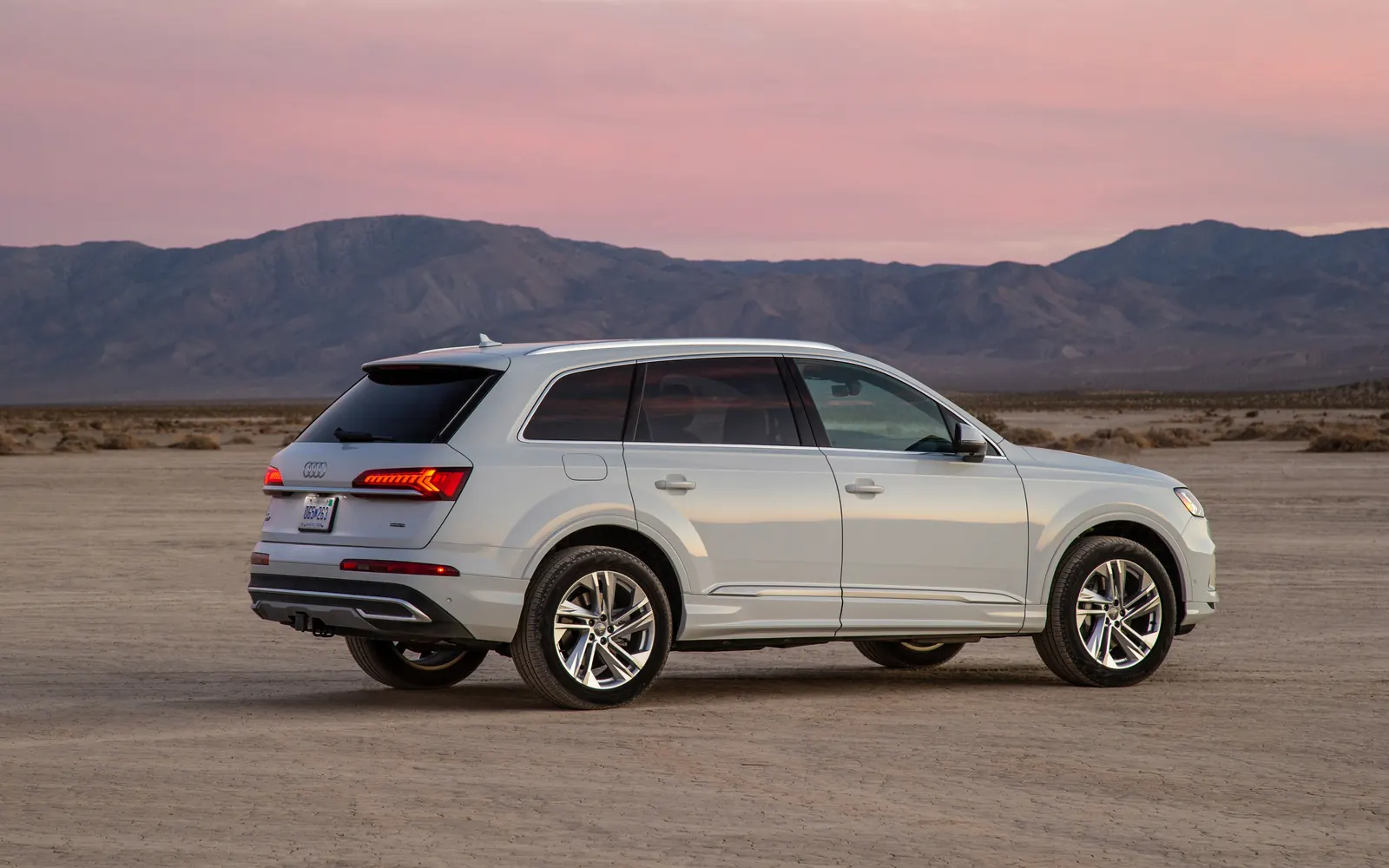 Audi Q7 – вид сзади сбоку