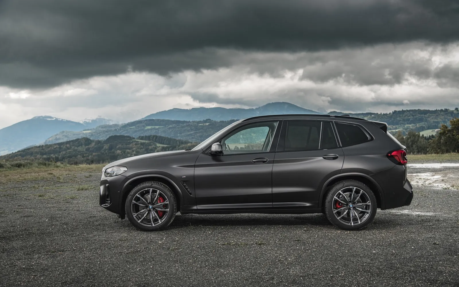 BMW X3 – вид сбоку