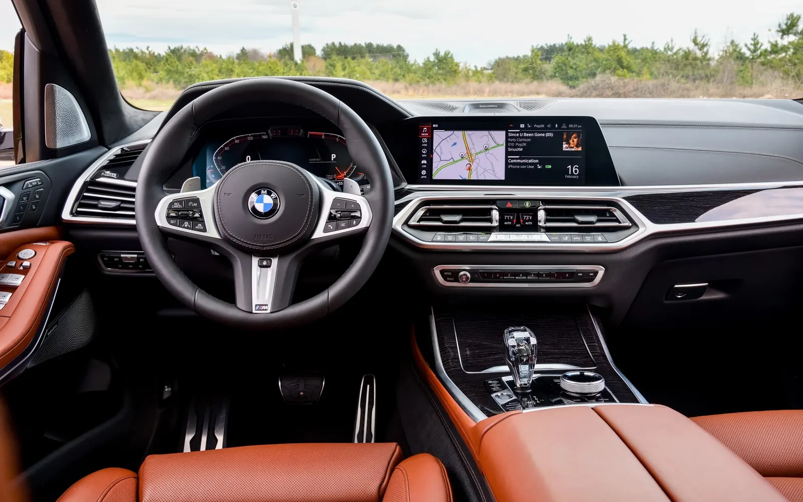 BMW X7 – салон, место водителя