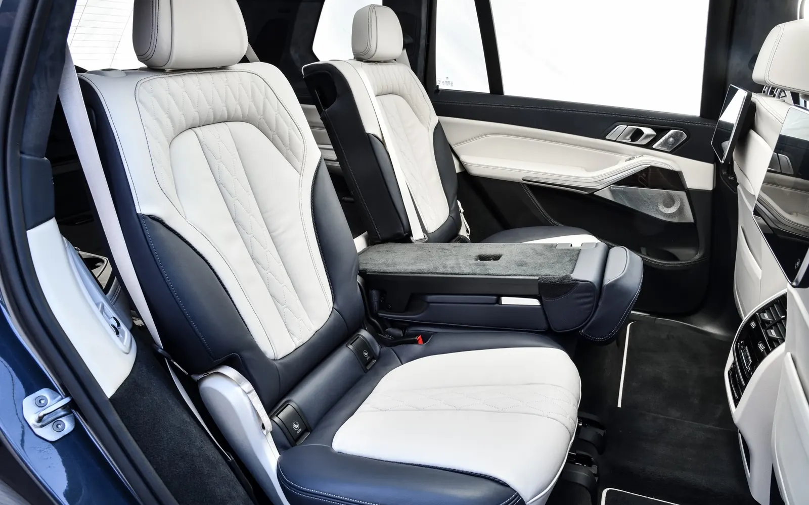 BMW X7 – второй ряд, капитанские кресла