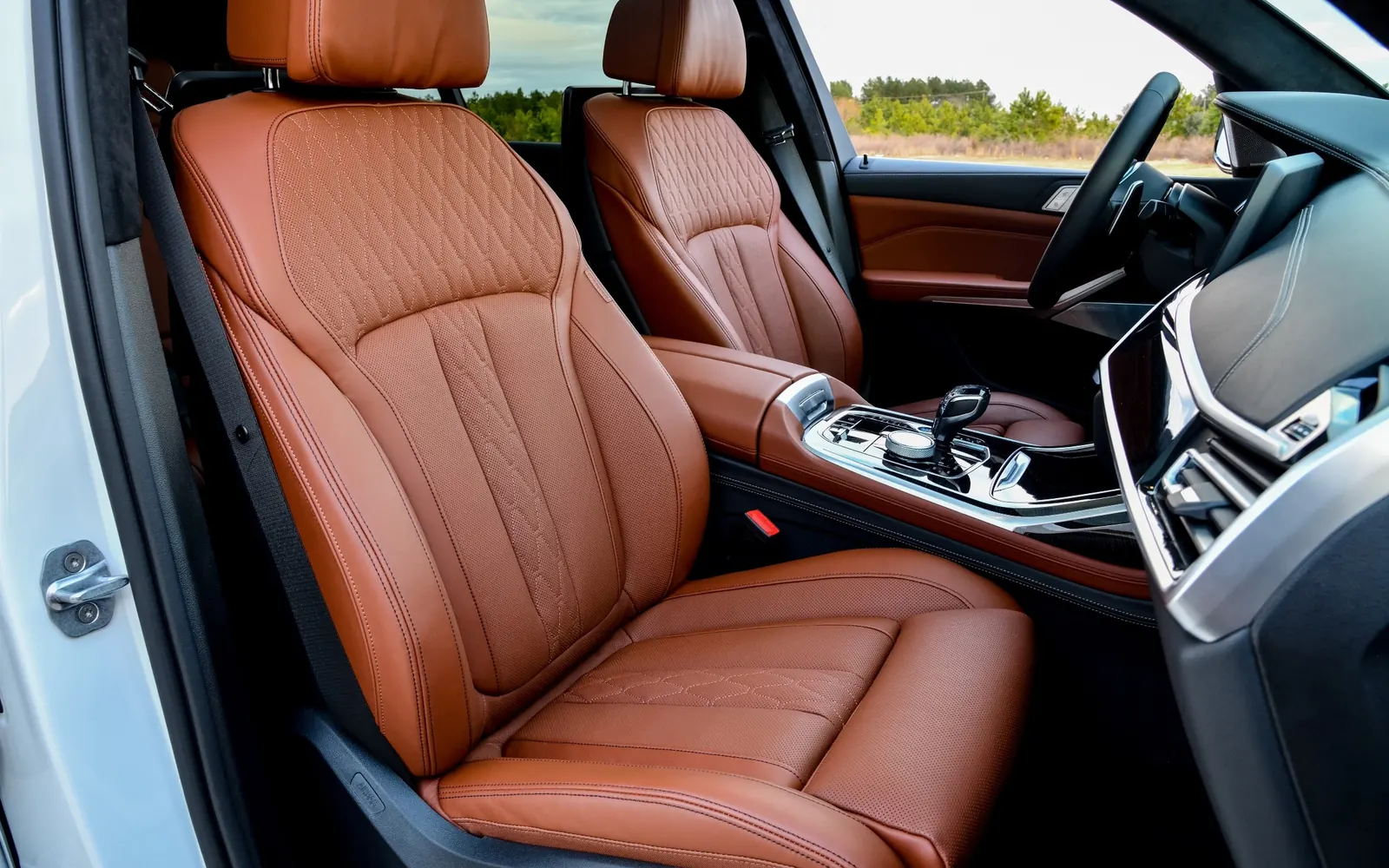 BMW X7 – передние сидения
