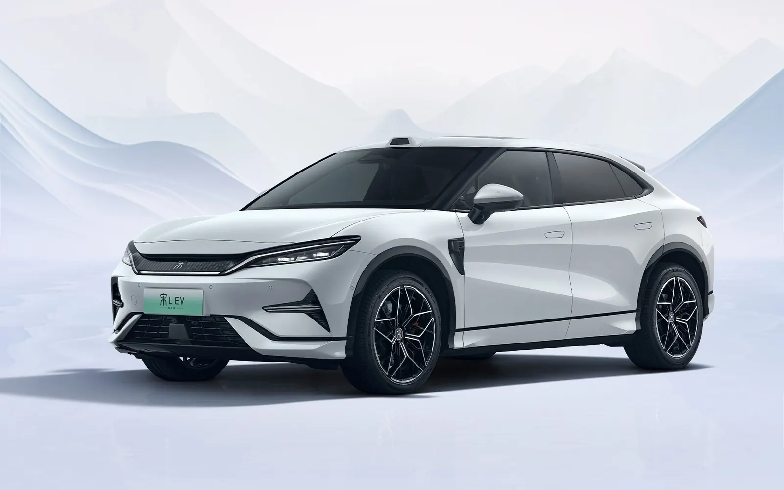 BYD Song L – вид спереди сбоку