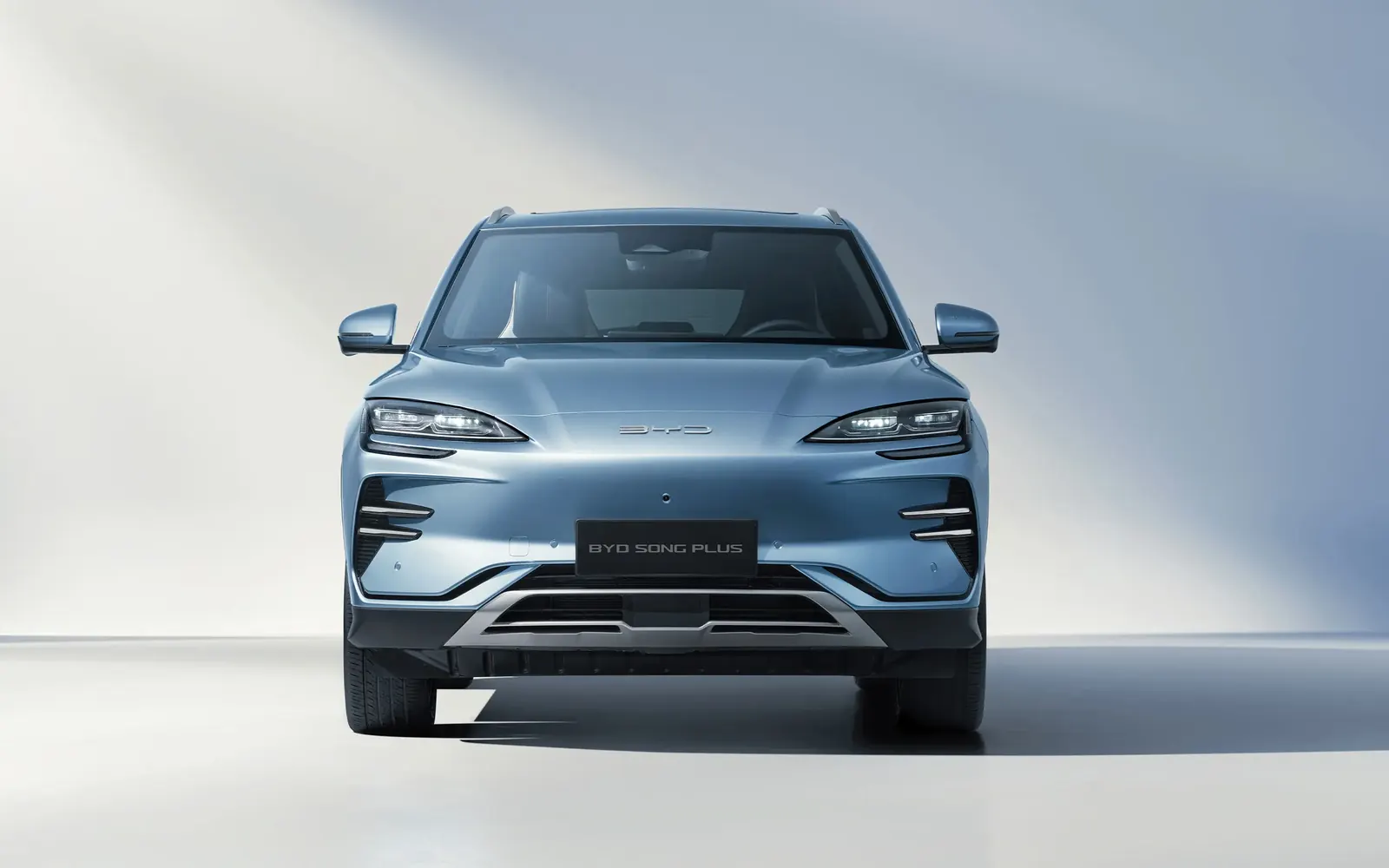 BYD Song Plus EV – вид спереди