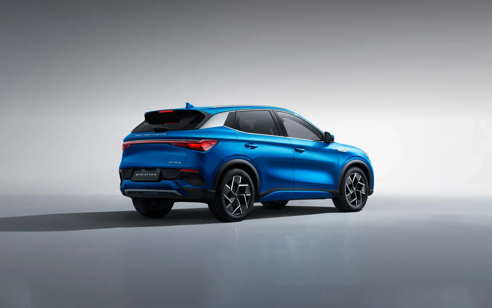 BYD Yuan Plus Champion Edition – вид сзади сбоку