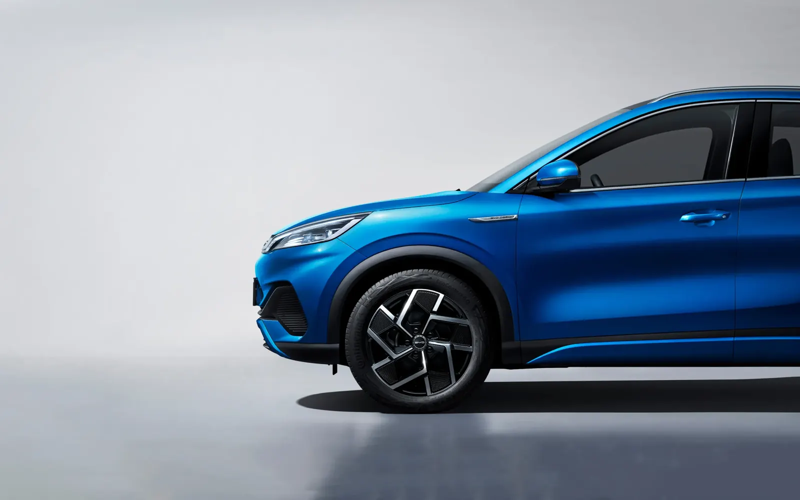 BYD Yuan Plus Champion Edition – колесо и передняя часть кузова