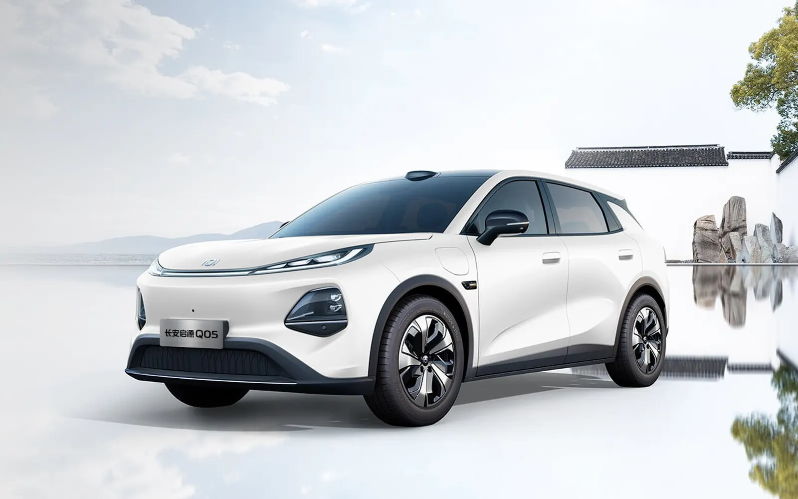 Changan Qiyuan Q05 – вид спереди сбоку