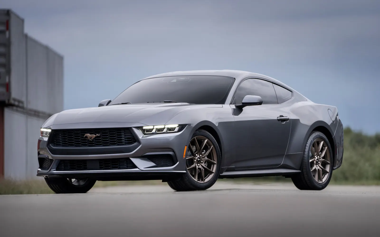 Ford Mustang – вид спереди сбоку