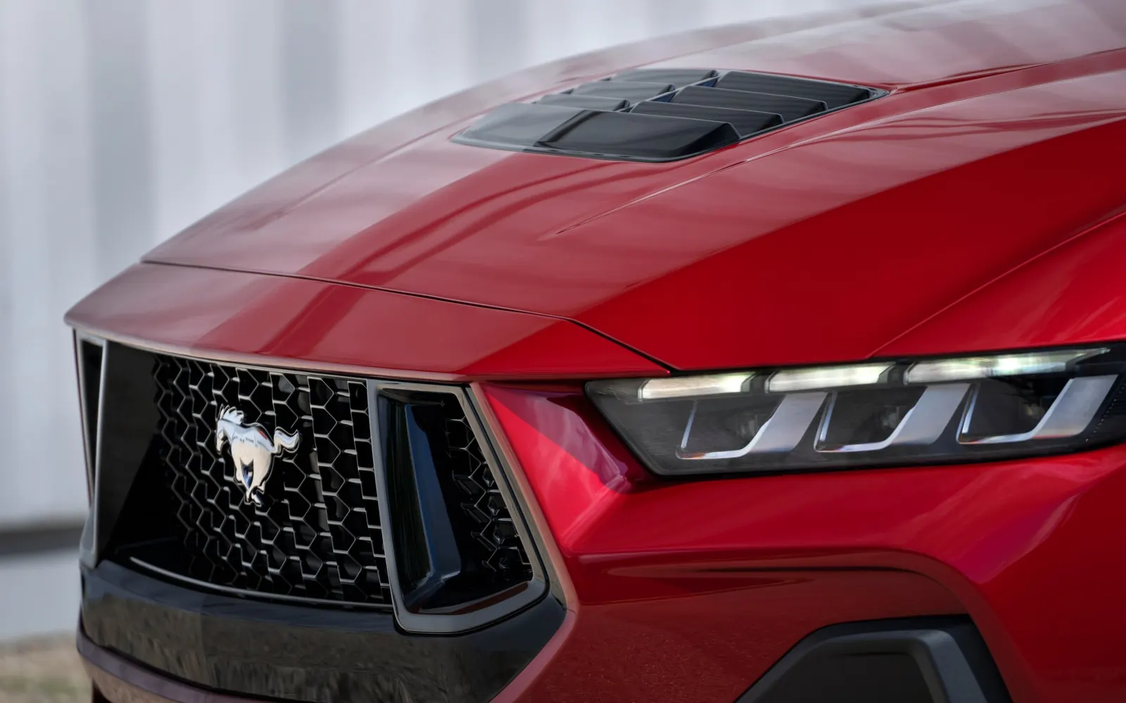 Ford Mustang – фара и решётка радиатора