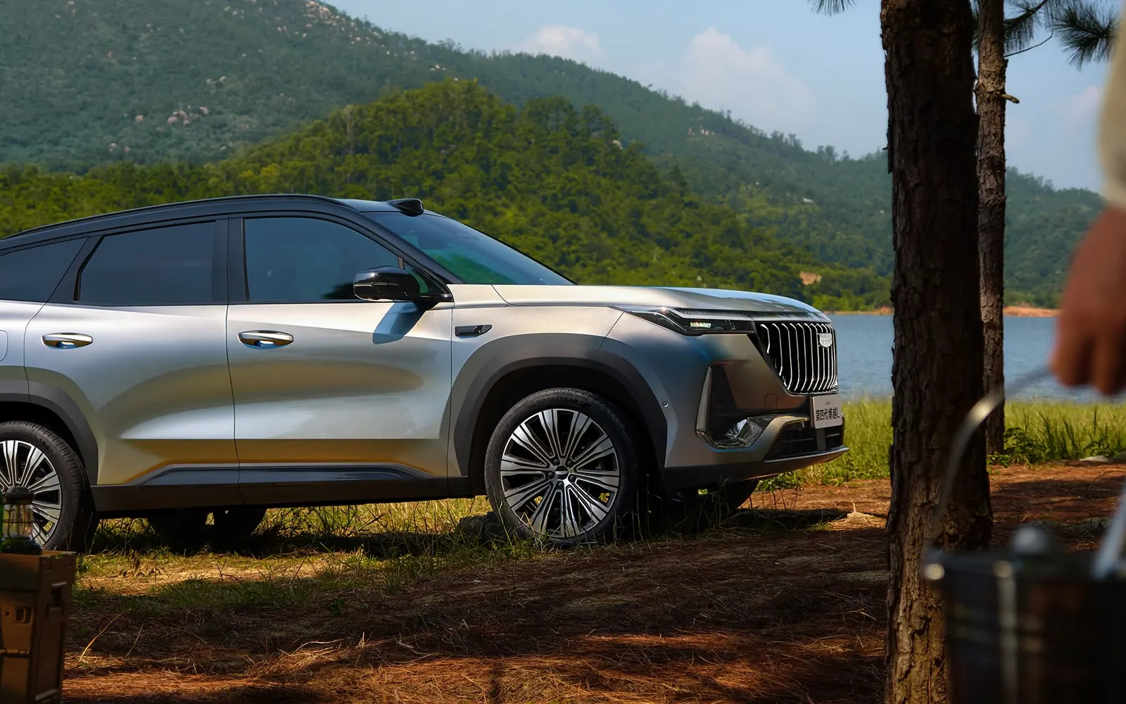 Geely Boyue L – вид сбоку