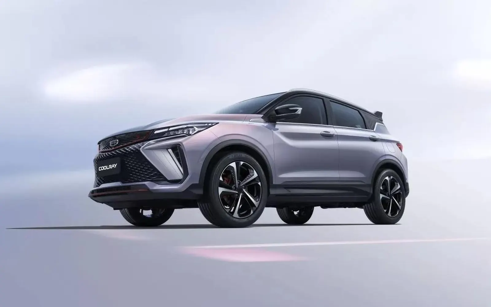 Geely Coolray – вид спереди сбоку, студия