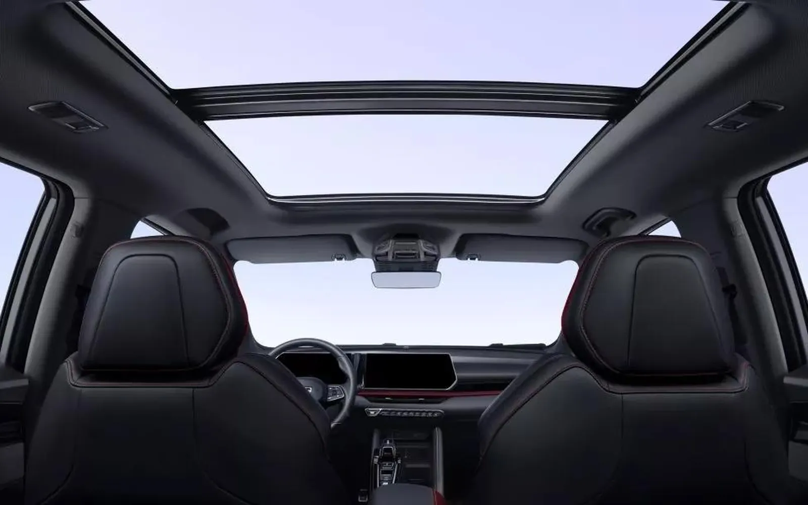 Geely Coolray – салон и панорамная крыша