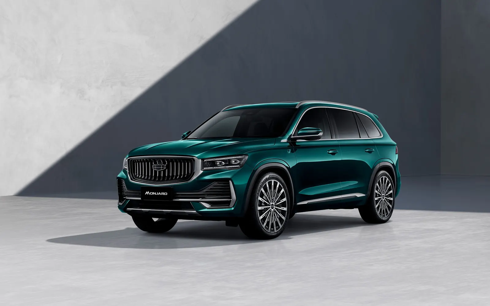 Geely Monjaro – вид спереди сбоку