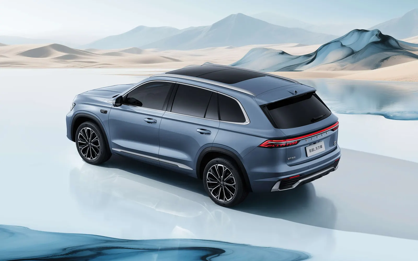 Geely Xingyue L – вид сзади сбоку