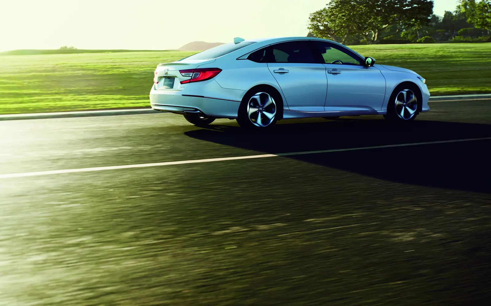 Honda Accord – вид сзади сбоку