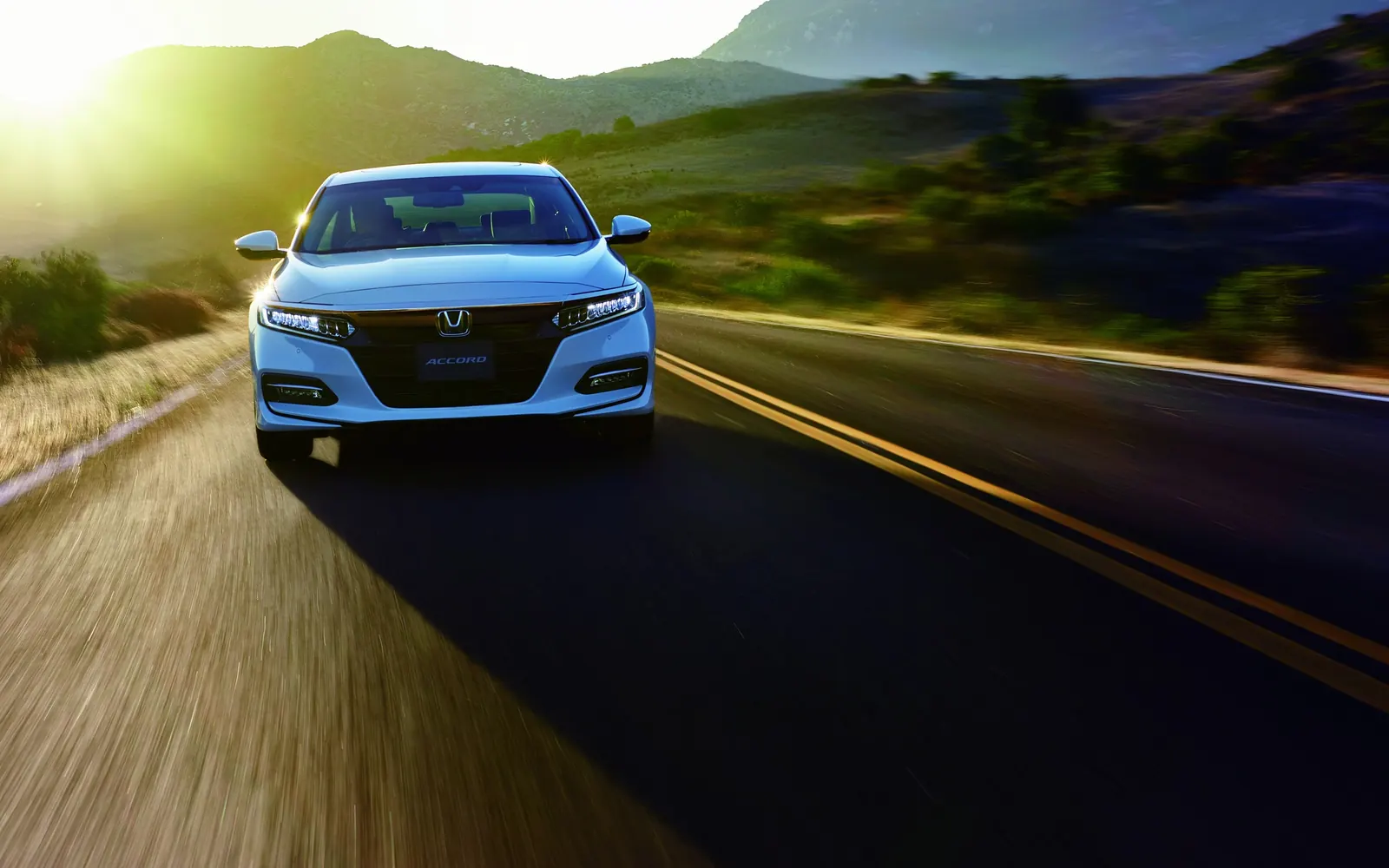 Honda Accord – вид спереди в движении