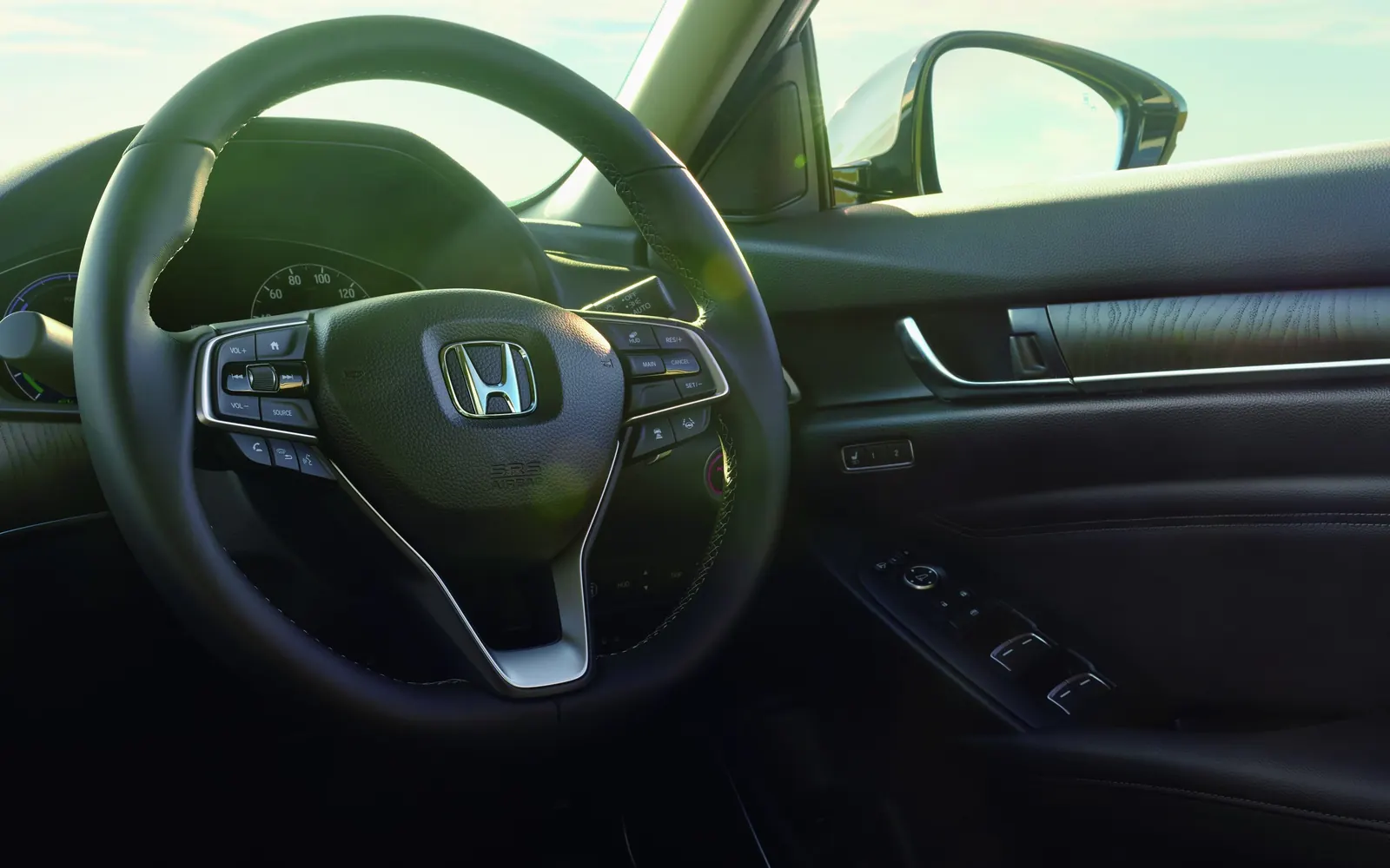 Honda Accord – руль и место водителя