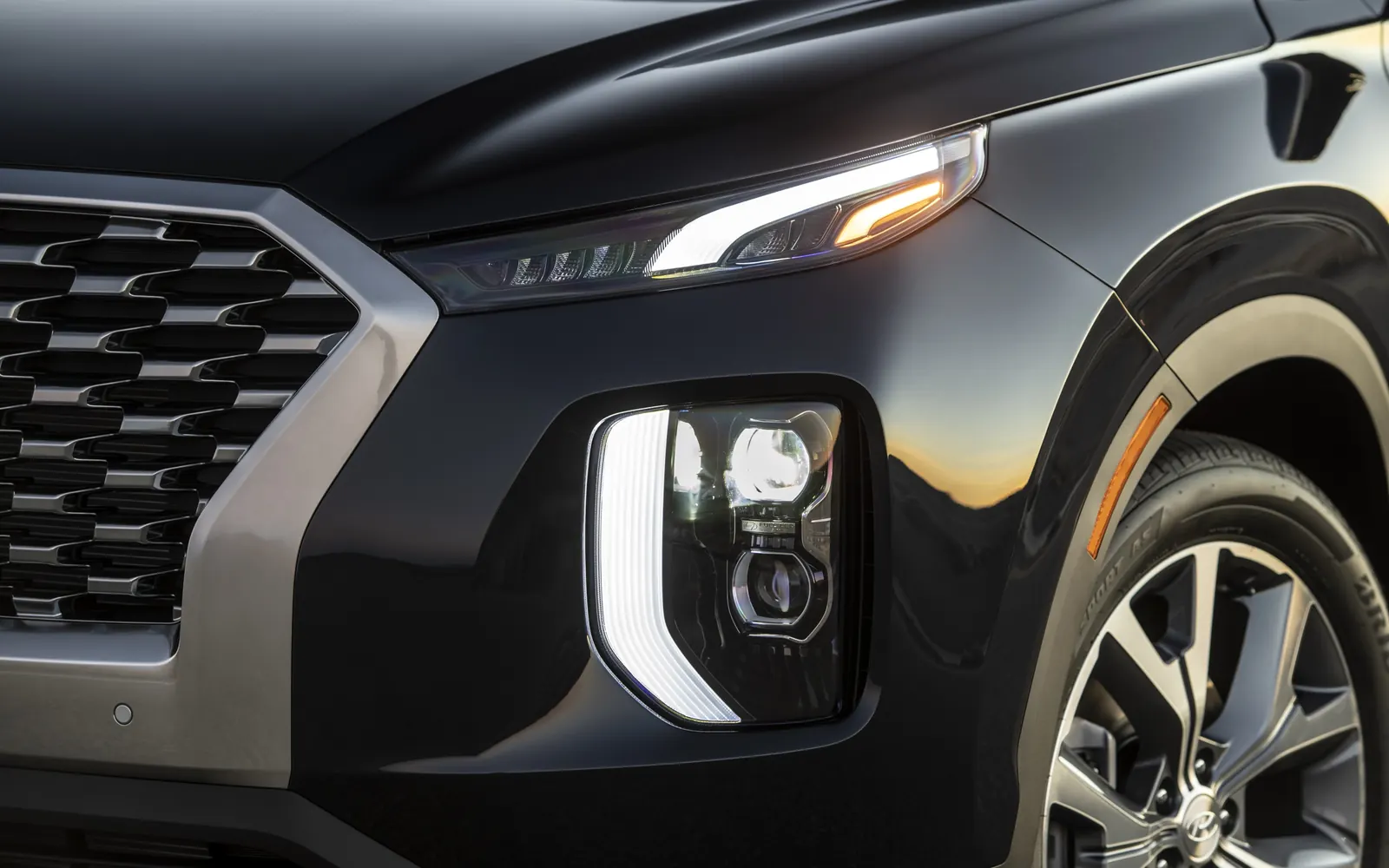 Hyundai Palisade – фара и решётка радиатора