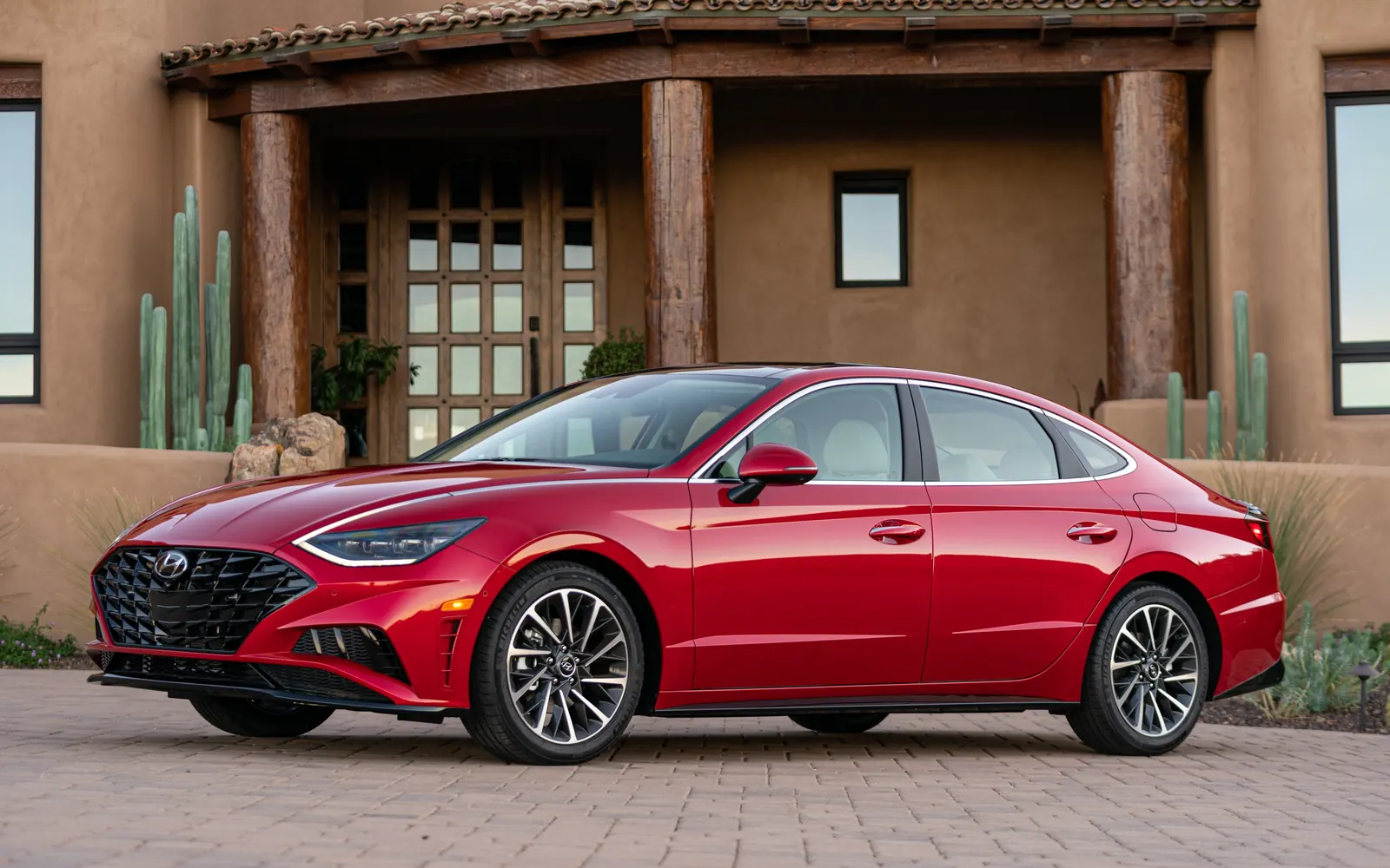 Hyundai Sonata DN8 – вид спереди сбоку