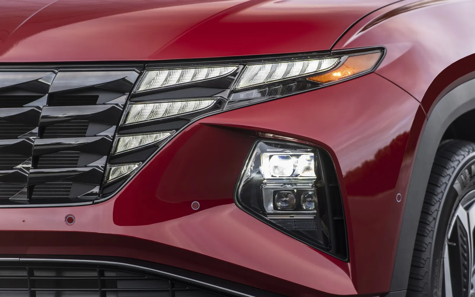Hyundai Tucson NX4 – фара и решётка радиатора
