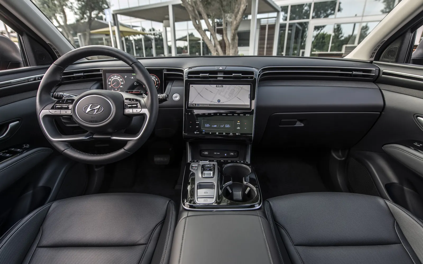 Hyundai Tucson NX4 – салон, место водителя