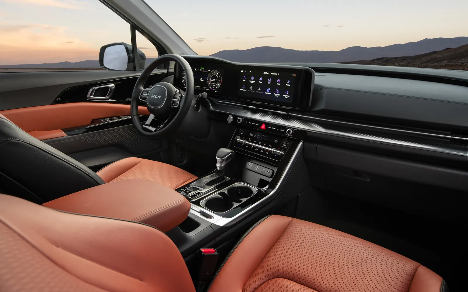 Kia Carnival 4 – салон, место водителя