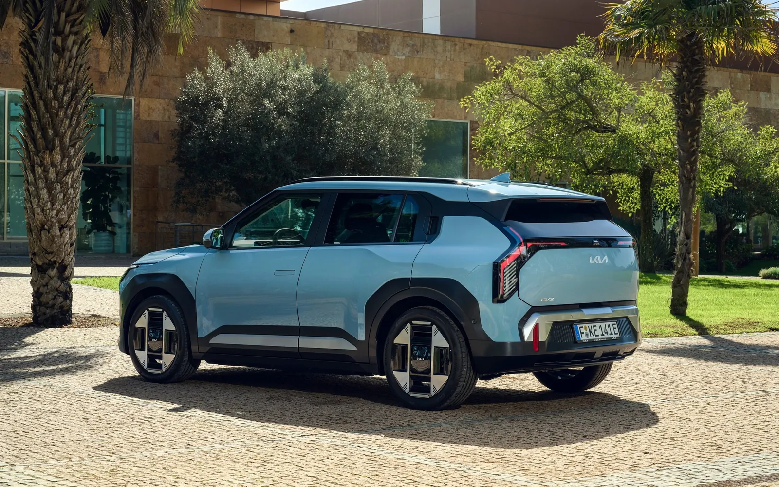 Kia EV3 – вид сбоку сзади
