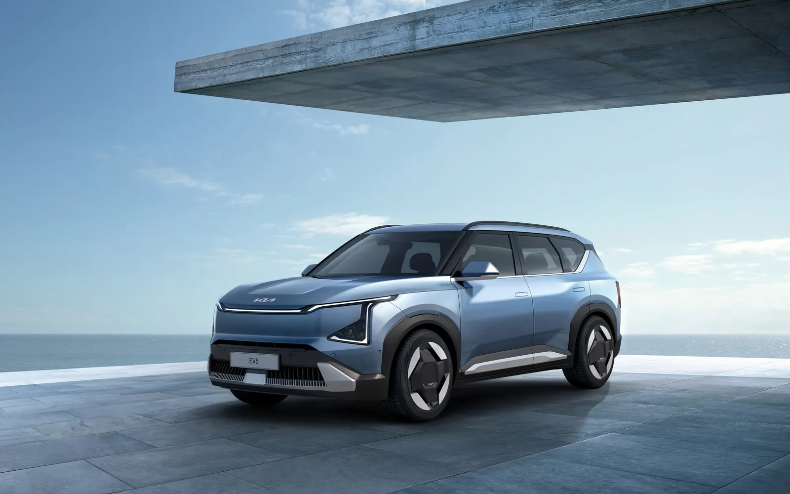 Kia EV5 Light – вид спереди сбоку