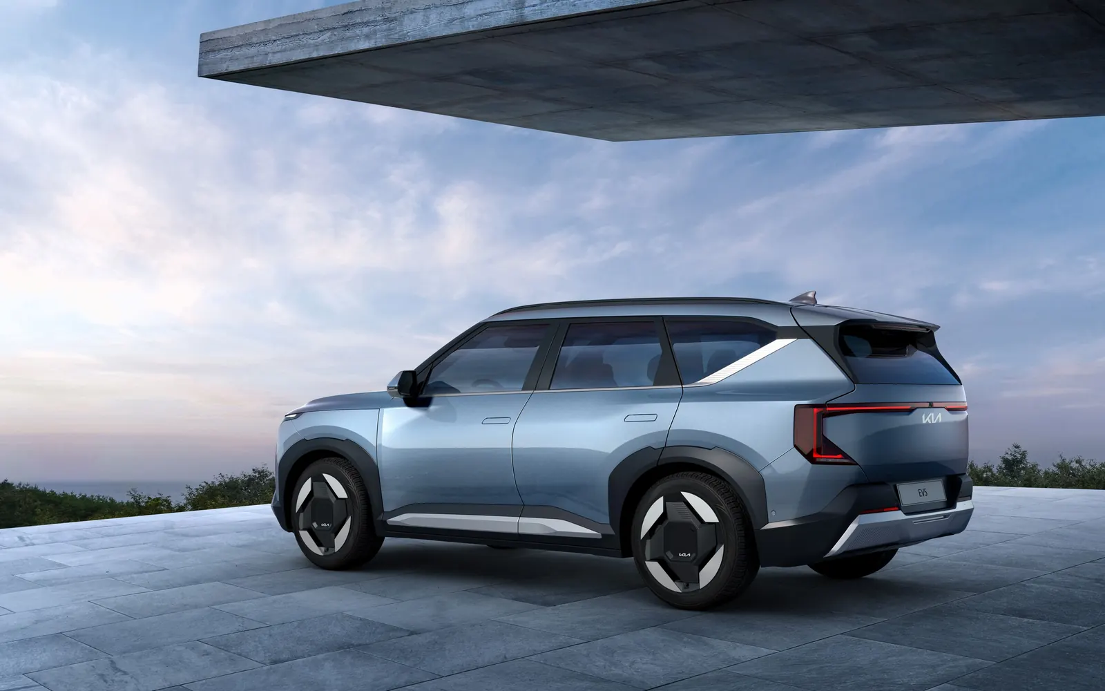 Kia EV5 Light – вид сзади сбоку