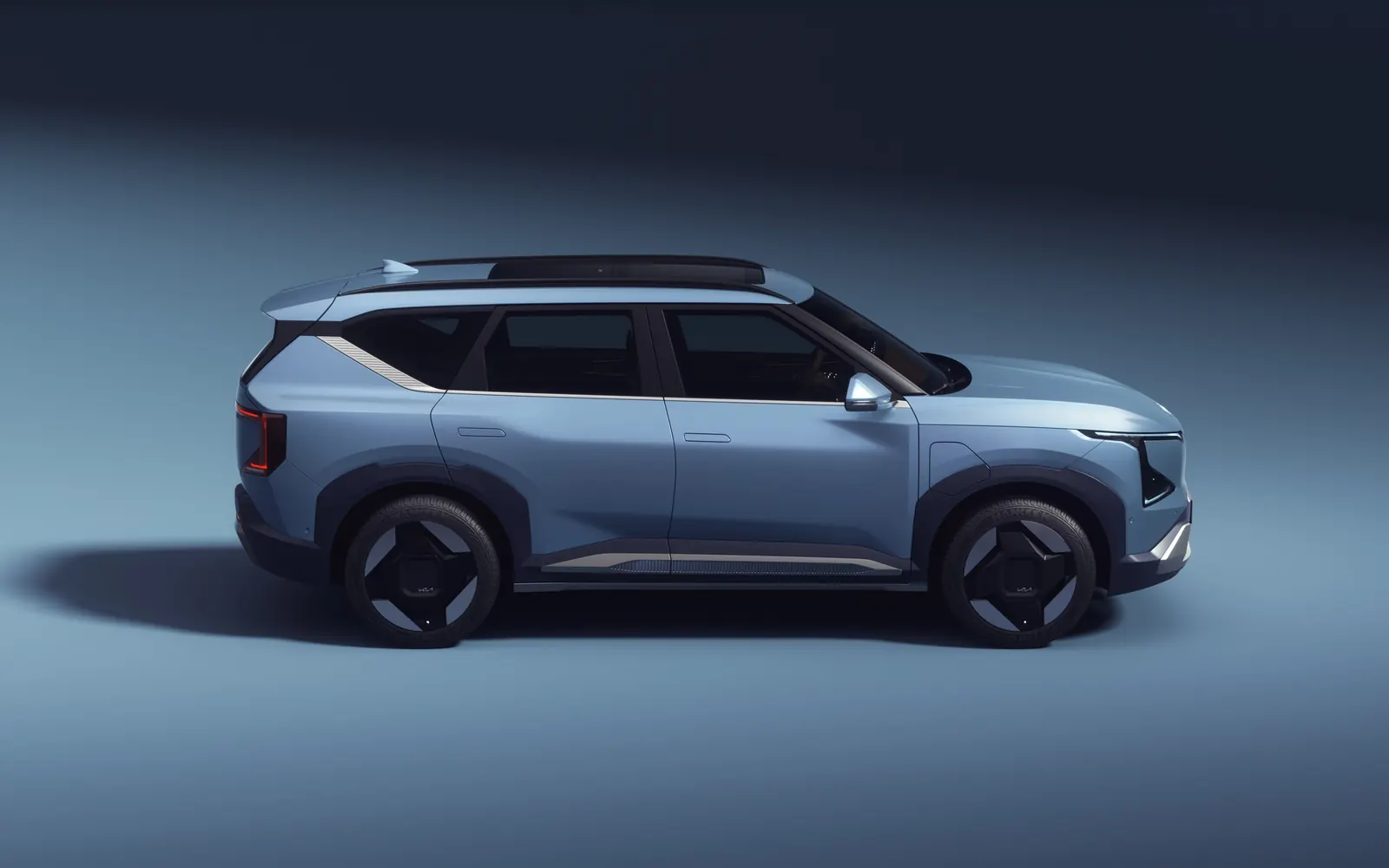 Kia EV5 Light – вид сбоку спереди, студия