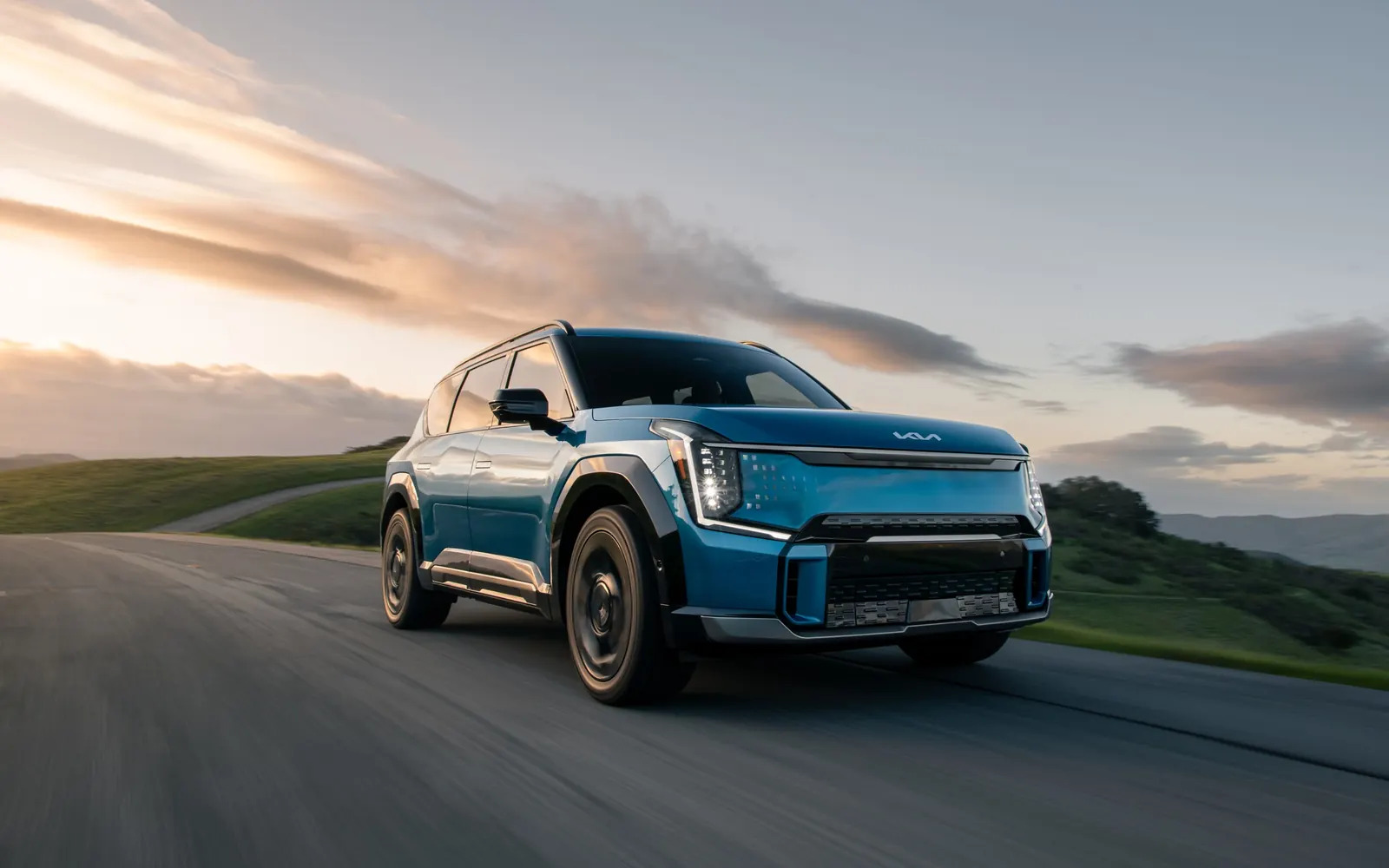 Kia EV9 – вид спереди сбоку