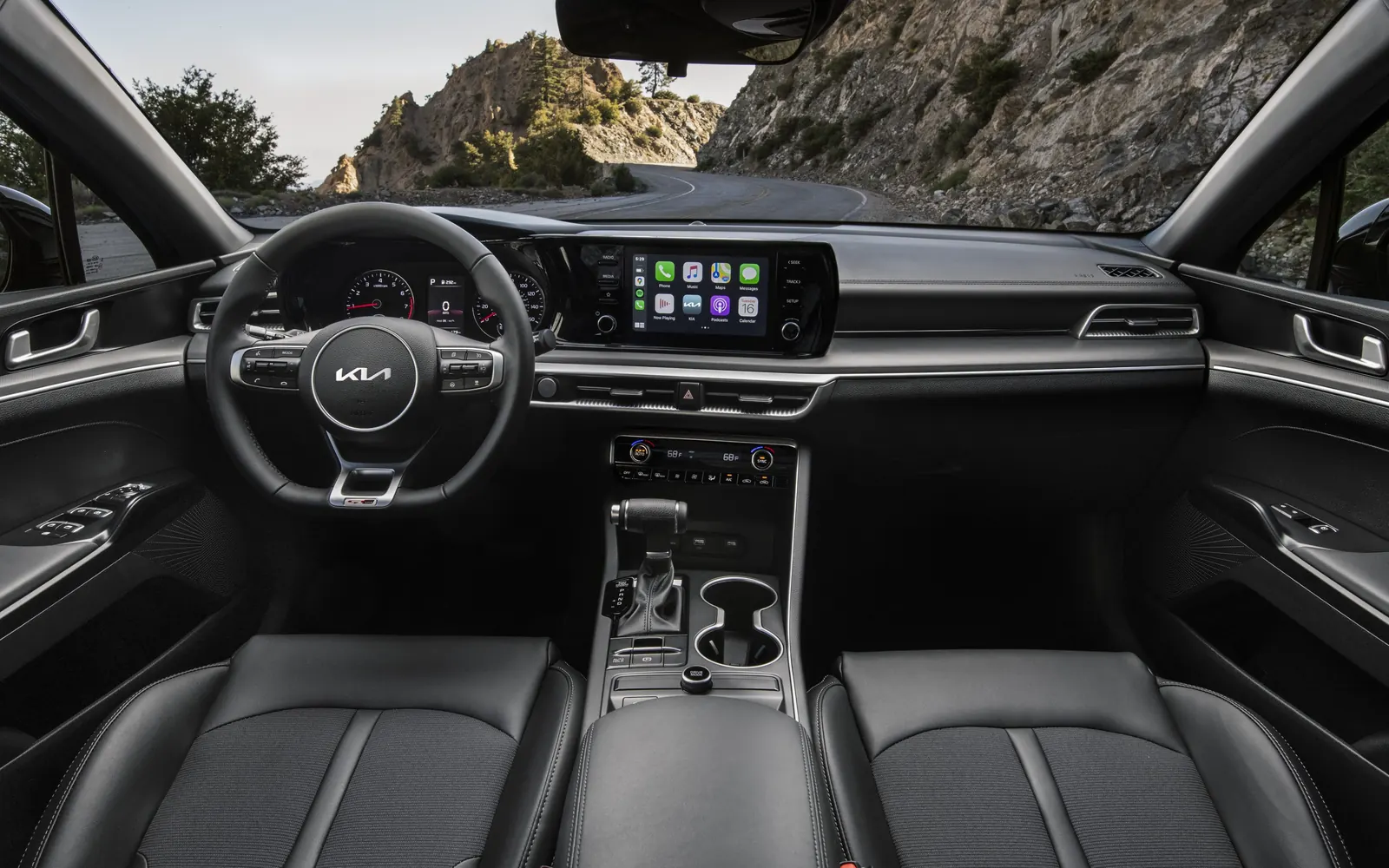 Kia K5 – салон, место водителя