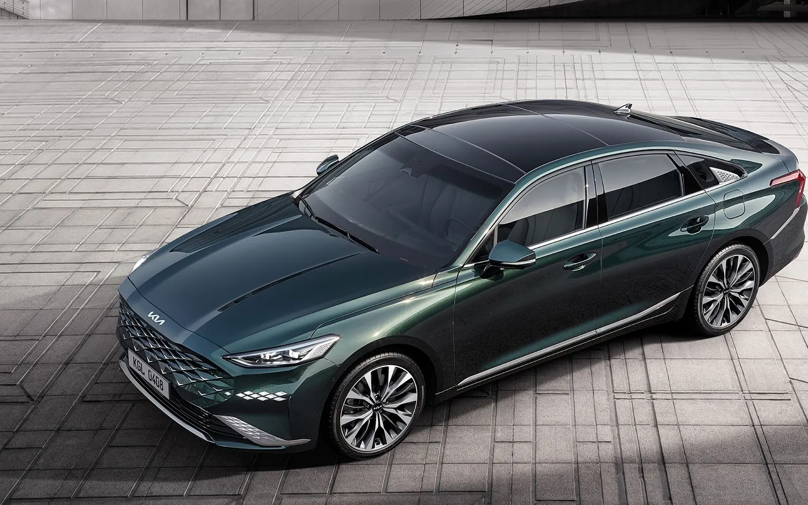 Kia K8 – вид спереди сбоку