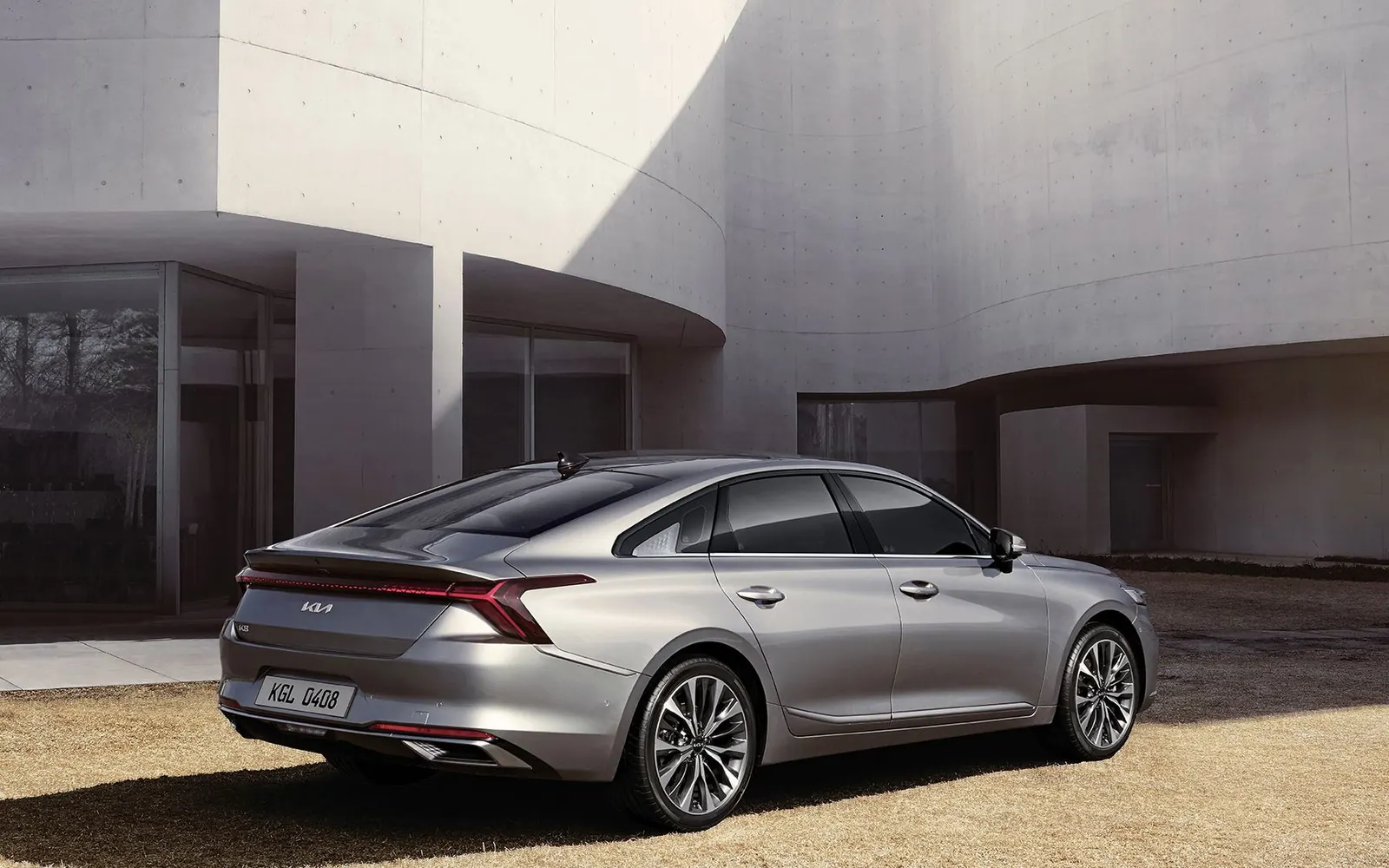 Kia K8 – вид сзади сбоку