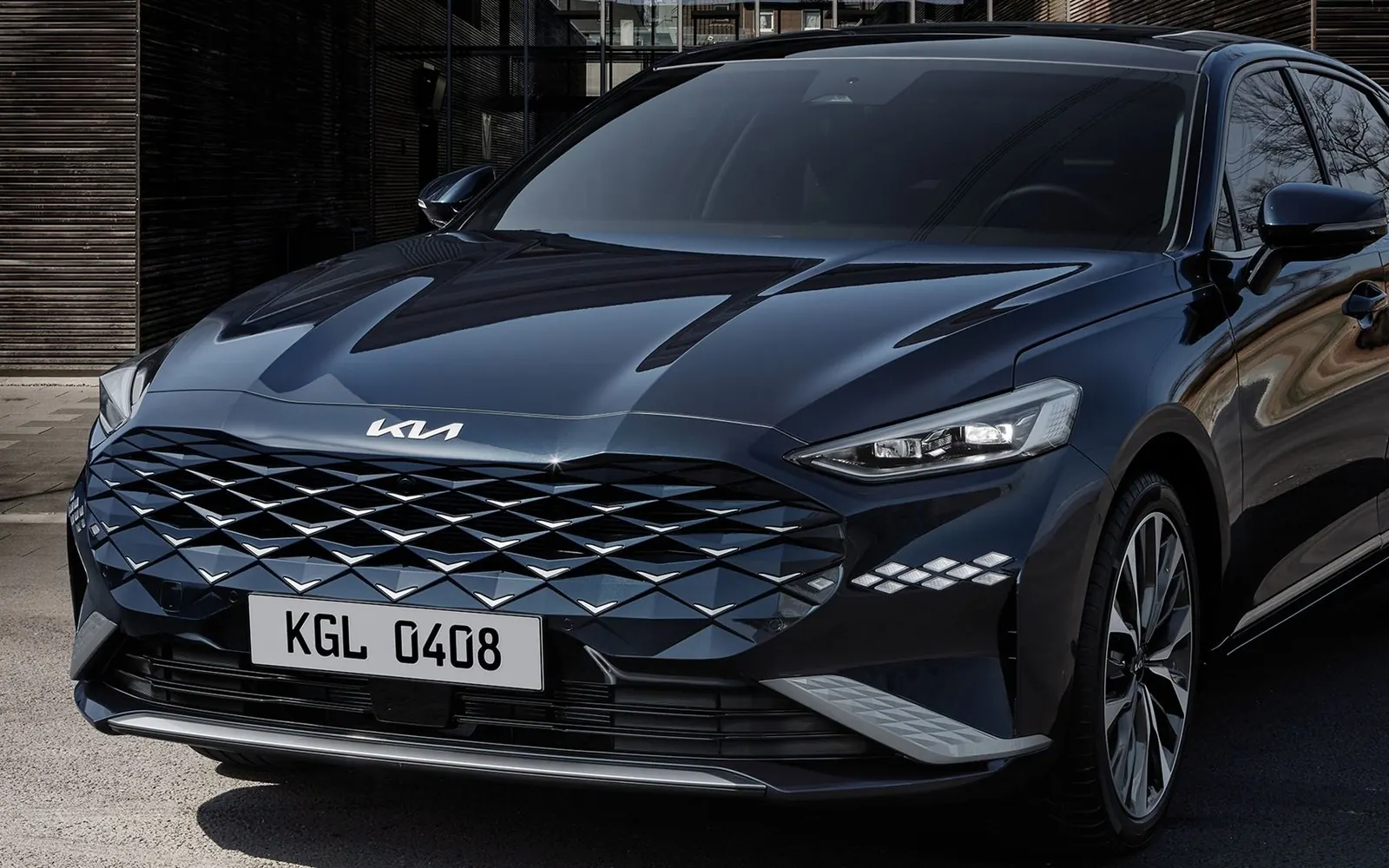 Kia K8 – решётка радиатора и фары