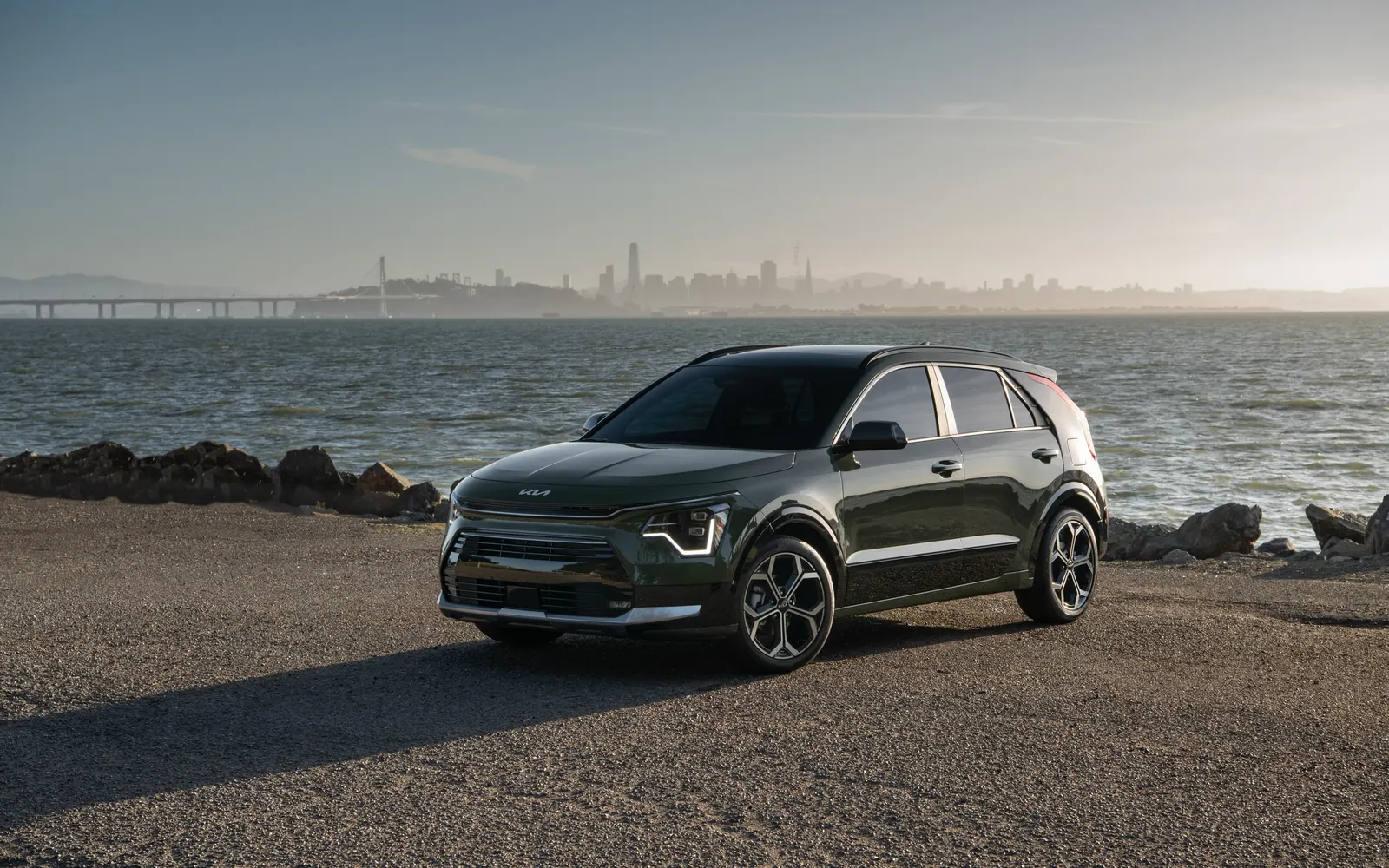 Kia Niro – вид спереди сбоку