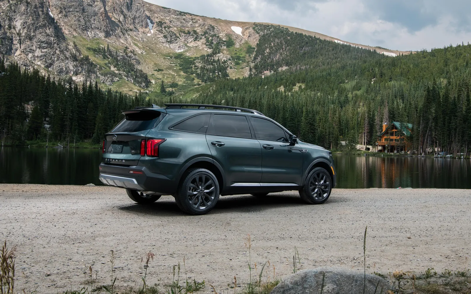 Kia Sorento 4 (MQ4) – вид сзади сбоку