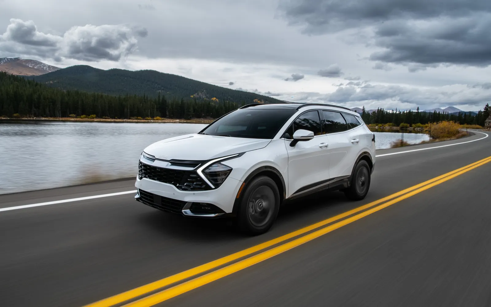 Kia Sportage 5 (NQ5) – вид спереди сбоку