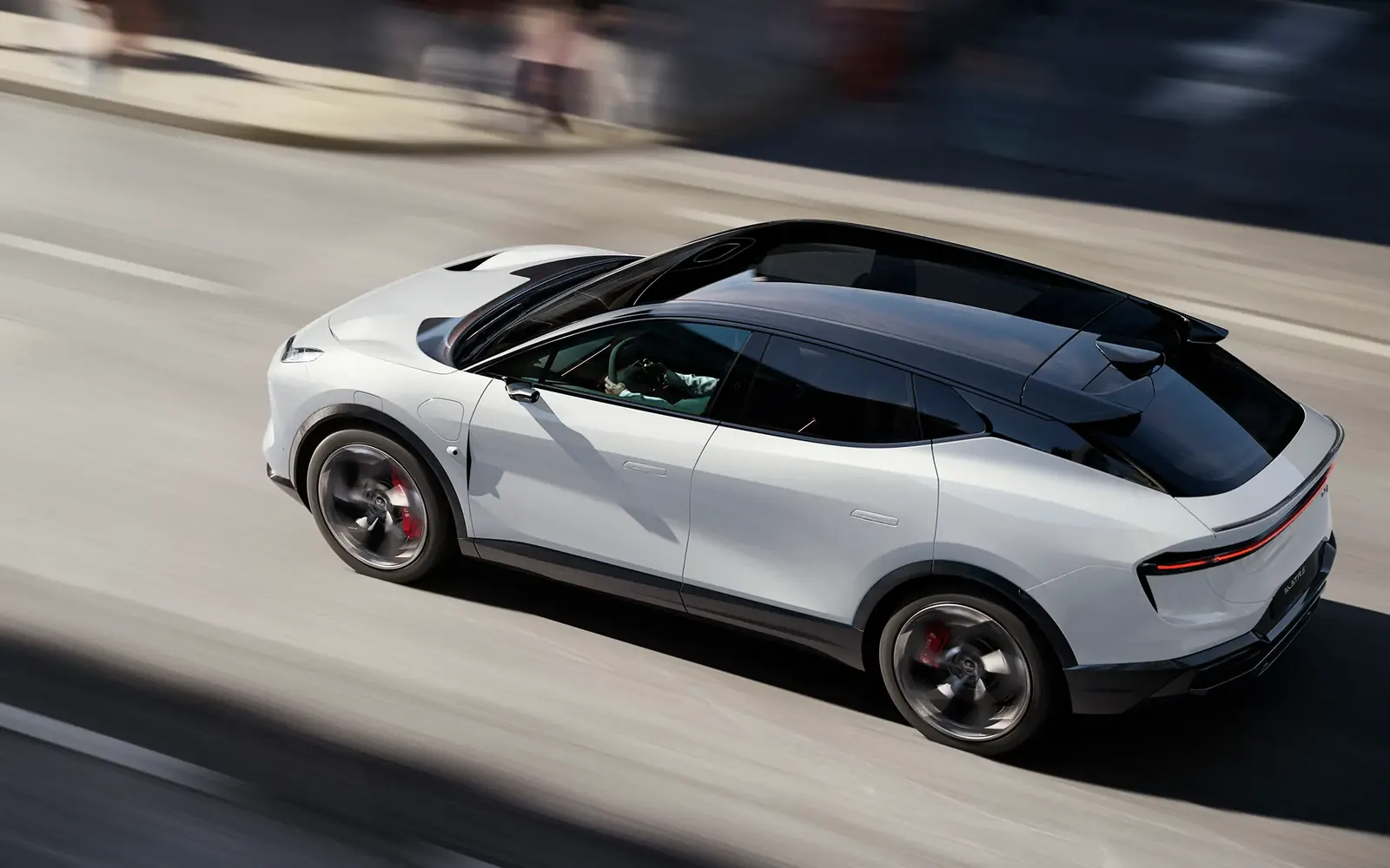 Lotus Eletre – вид сзади сбоку