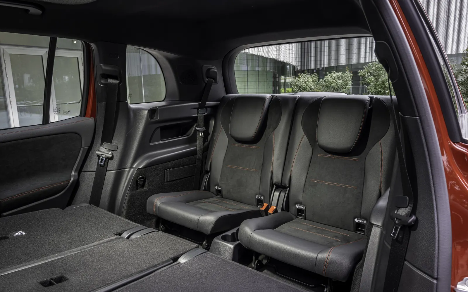 Mercedes-Benz EQB – третий ряд сидений