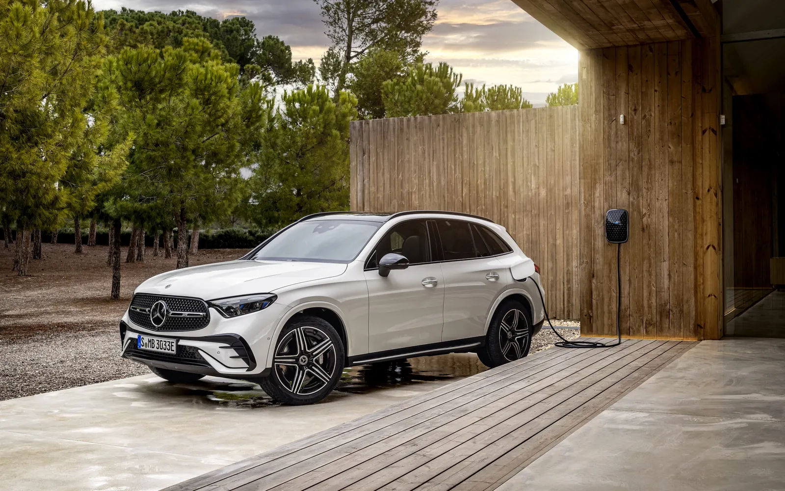 Mercedes-Benz GLC – вид спереди сбоку