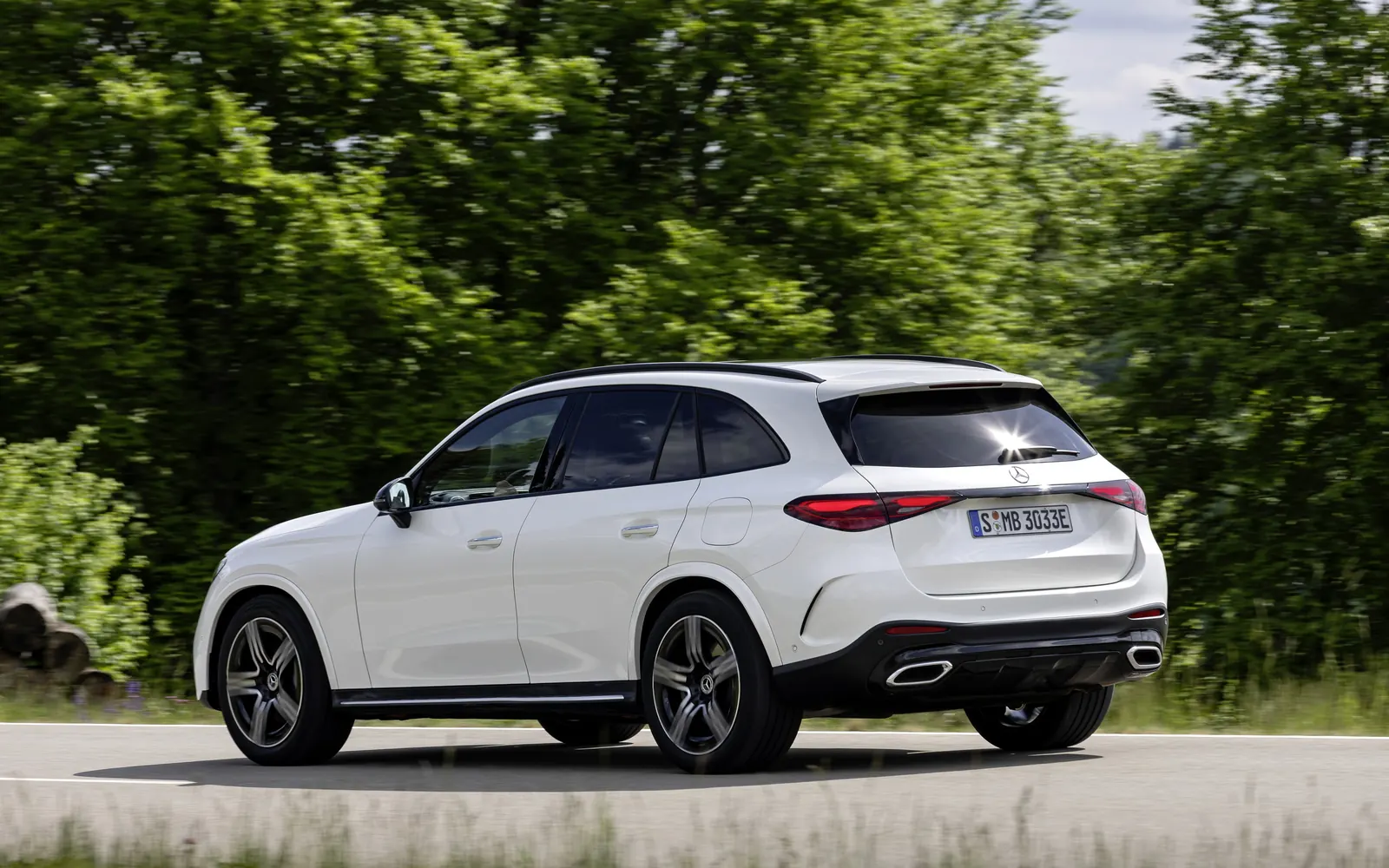 Mercedes-Benz GLC – вид сзади сбоку