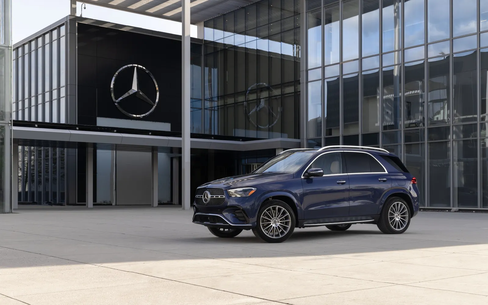 Mercedes-Benz GLE – вид спереди сбоку