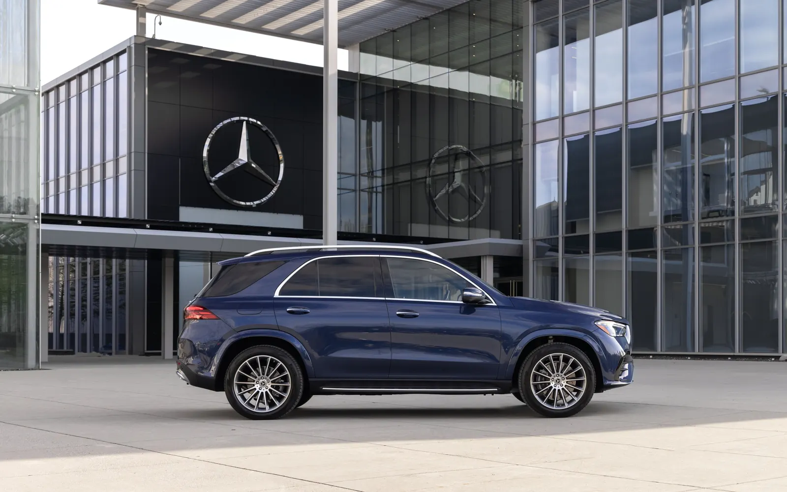Mercedes-Benz GLE – вид сбоку