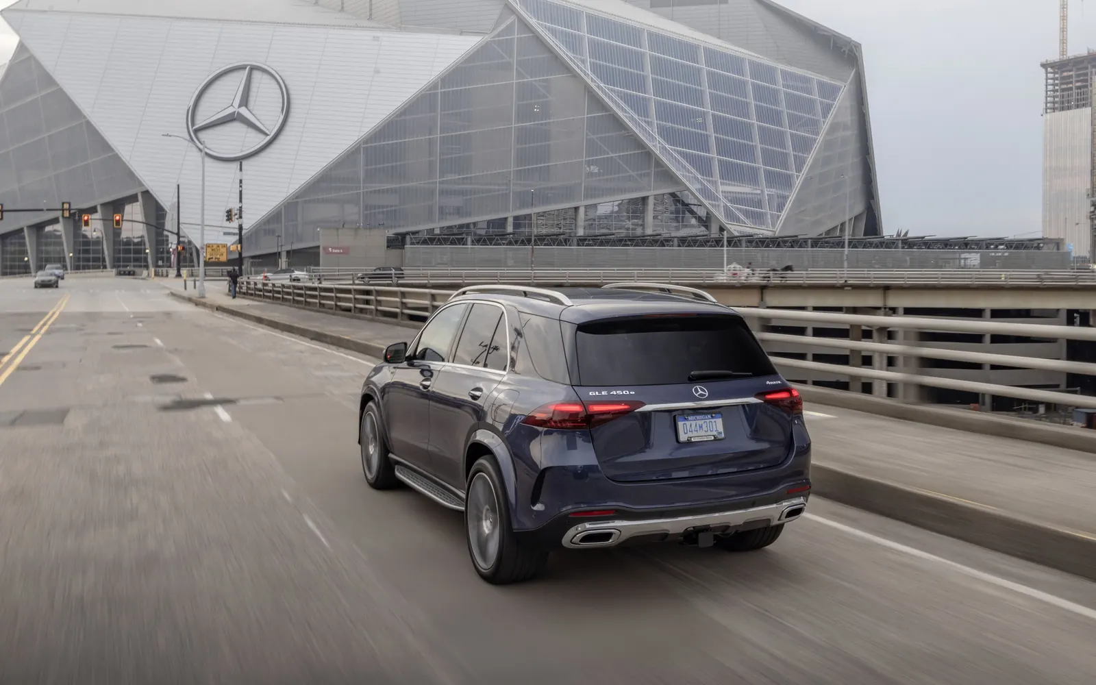 Mercedes-Benz GLE – вид сзади сбоку