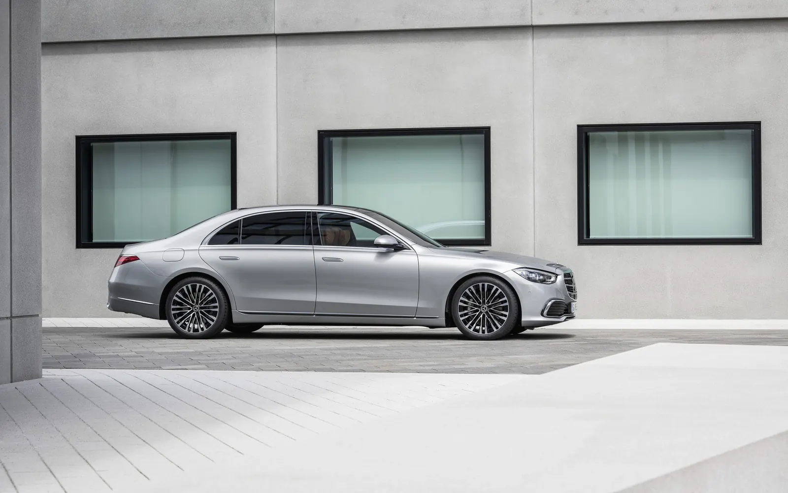 Mercedes-Benz S-class – вид сбоку